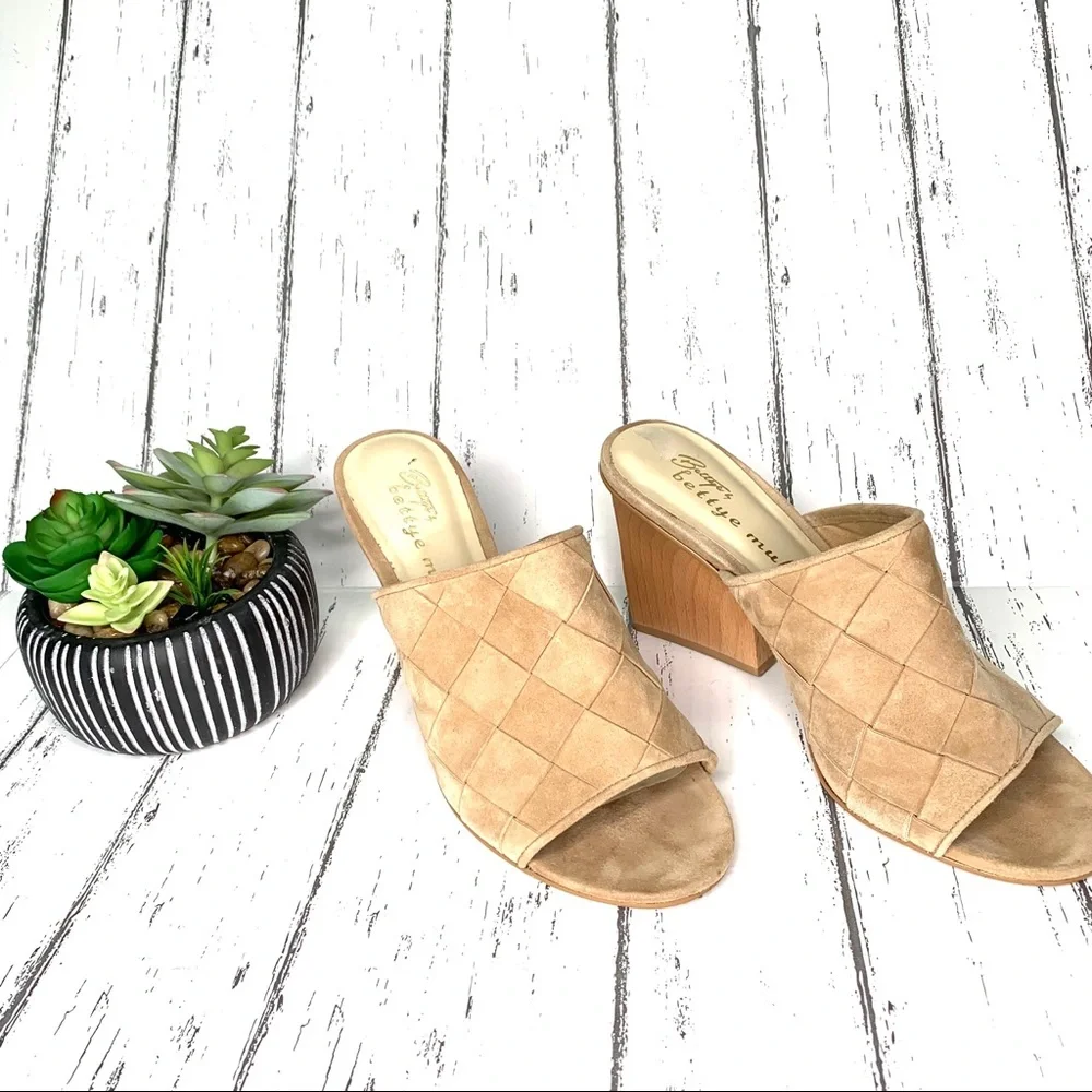 BETTYE BY BETTYE MULLER Chunky Block Heel Woven Tan Suede Mules, 9.5 - Picture 5 of 9
